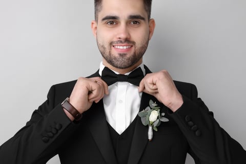 Flash groom boutonniere